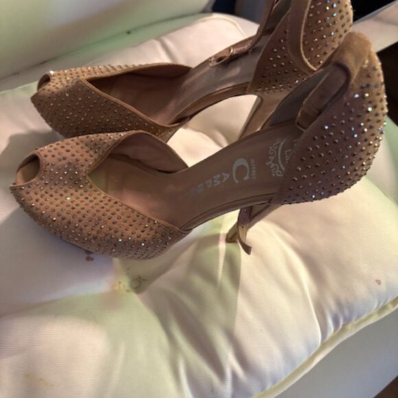 Three Pairs of European high heels for the true Fashionista - Picture 2 of 9